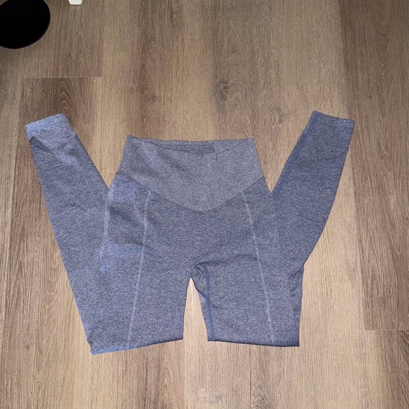 PINK Victoria's Secret Charcoal Leggings - Picture 2 of 3